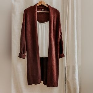 Long sleeve maroon knitted vest